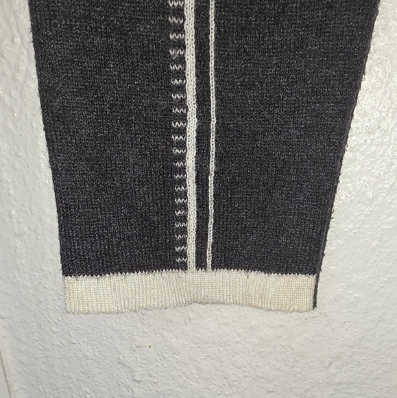 Mollo Rollo Chic Black and White Women's Poncho - Picture 7 of 7